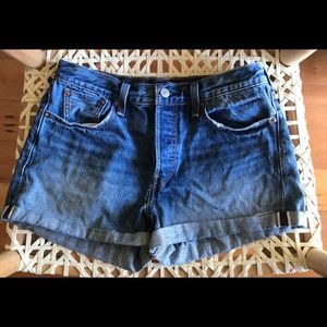 Levi’s Wedgie Denim Shorts in Golden West Wash